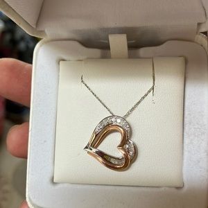 10 kt white gold diamond heart necklace